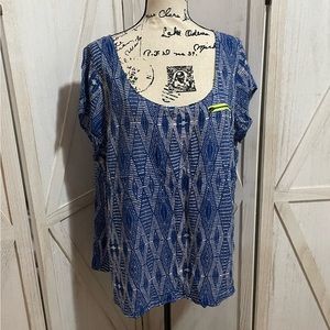 Torrid royal blue print blouse with neon accent GUC 2X